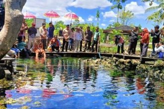 Penjabat atau Pj Gubernur Kaltim ( Kalimantan Timur ), bangga dengan daya tarik Wisata Air Panas Asin Pemapak di Desa Biatan Bapinang, Kabupaten Berau.