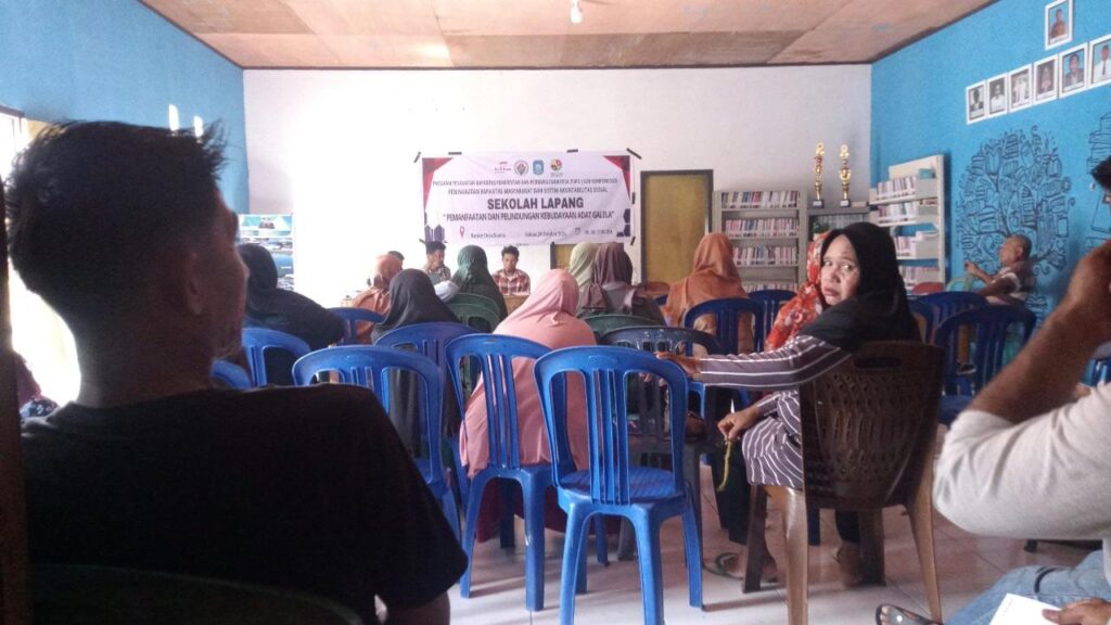 Kegiatan Sekolah Lapang bertema Pemanfaatan dan Pelindungan Kebudayaan Adat Galela. Sumber : TeropongMalut.com