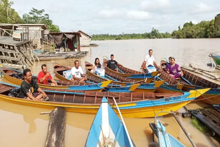 Sejumlah perahu ces melalui aspirasi anggota DPRD Kapuas Algrin Gasan.