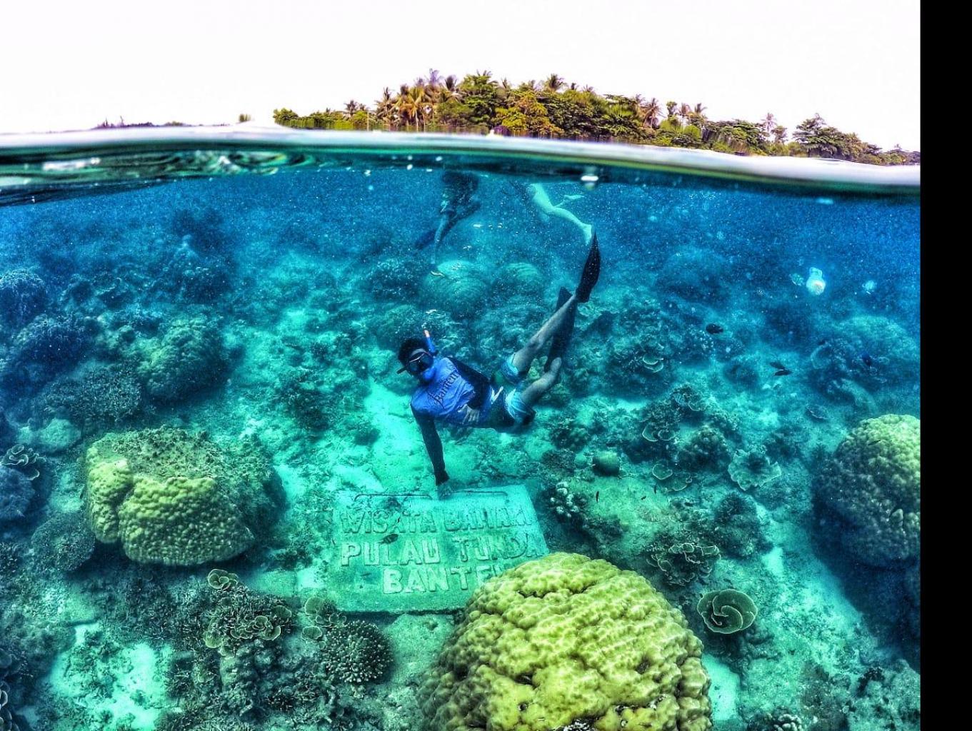 Pulau Tunda menawarkan pengalaman wisata bahari yang menghubungkan keindahan alam dengan pelestarian lingkungan melalui snorkeling, diving, dan ekowisata mangrove. Sumber: Dok. Jadesta Kemenparekraf