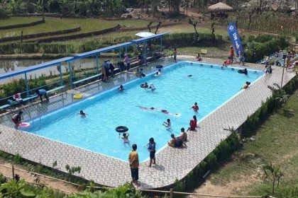Kolam renang Desa Wisata Dawuhan yang dikelola oleh BUM Desa Brayan Mukti. Sumber foto: Kanal Desa.