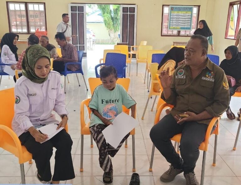 Staf TEKAD menghadiri Mupeso di Maluku Tengah. Sumber: Dokumentasi TEKAD.