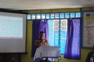 Sekretaris Tim Musyawarah Kampung Kabuaena, Octovianus Nuntian. Sumber : rri.co.id