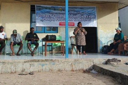 Pertemuan para pengurus YPMAK dan warga Kampung Boya Lakahia di Distrik Teluk Etna, Kabupaten Kaimana, Provinsi Papua Barat. Sumber : Tribun-Papua.com
