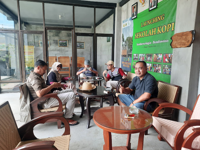 Menjaga Eksistensi Republik Kopi Lewat Sekolah Kopi RAISA di Desa Sumberwringin Menjaga Eksistensi Republik Kopi Lewat Sekolah Kopi RAISA di Desa Sumberwringin