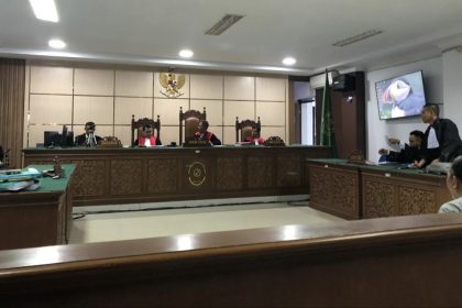 Proses persidangan dengan agenda pembacaan dakwaan. Sumber:ajnn.net