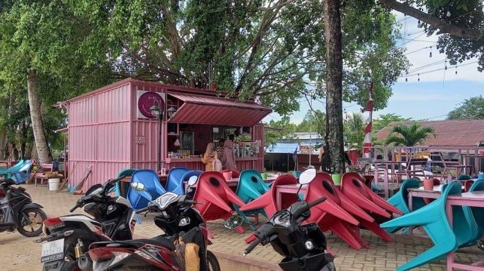 Kontainer menjadi tempat usaha mikro kecil menengah (UMKM) yang berada di Taman Sa Mau Faa. Sumber : Tribun-Papua.com