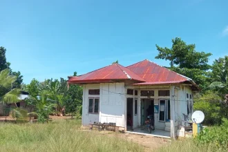 Kondisi Pustu di Desa Aru Morotai sangat memprihatinkan. Sumber : suaraternate.com