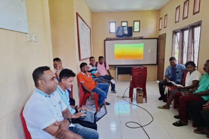 Kelompok Vinama melakukan aktivitas rapat. dokumentasi TEKAD.