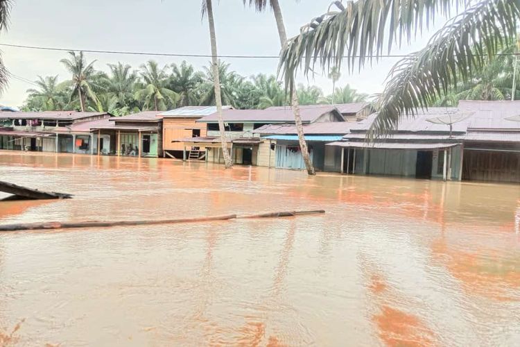 Kondisi Rumah Warga Terendam banjir. Sumber:Kompas.com