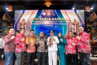 Foto bersama usai Penyerahan piagam penghargaan. Sumber:lampungselatankab.go.id