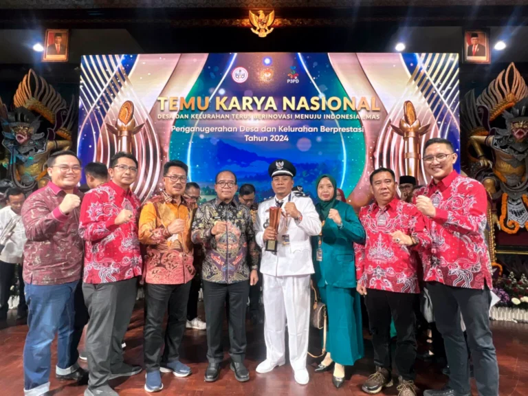 Foto bersama usai Penyerahan piagam penghargaan. Sumber:lampungselatankab.go.id