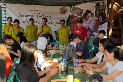 Sejumlah siswa-siswi dari Surabaya Intercultural School mengunjungi eduwisata di Deswita Petekeyan baru-baru ini. Sumber : Deswita Petekeyan Untuk Radarpati.Id