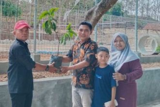 Petinggi Ngabul, Kecamatan Tahunan, Sholehan saat menjelaskan rencana pembangunan destinasi wisata baru di Desa Ngabul, belum lama ini. Sumber : Lia Barokatus Solikah/Joglo Jateng