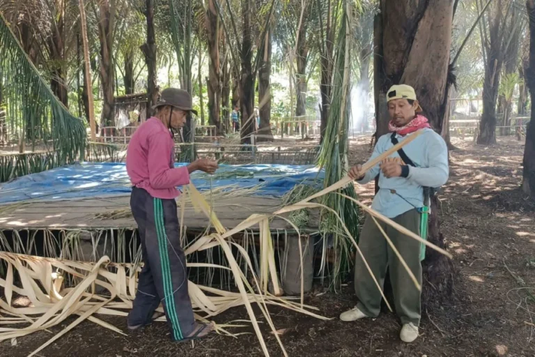 Warga Wisata Desa Belitar Seberang sedang mempersiapkan pelaksanaan festival kesenian tradisional. Sumber:antaranews.com