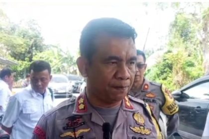 Kapolres Sigi, AKBP Reja A Simanjuntak saat mengamankan dua desa yang konflik. Sumber: sulteng.antaranews.com.