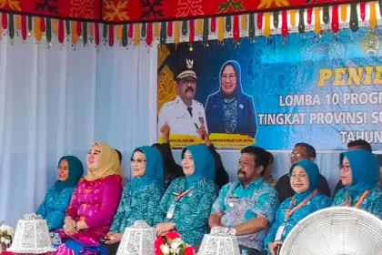 Tim penilai program pokok PKK Sulawesi Tenggara. Sumber: teras.id.