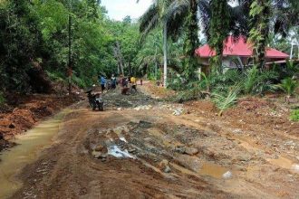 Kondisi jalan yang diperbaiki. Sumber: tribunbengkulu.com