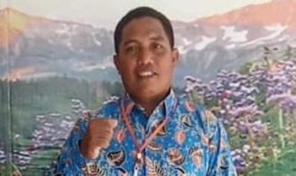 Kepala Desa Leo Leo Rao, Wolter Tamahiwu. Sumber : SuaraTernate.com