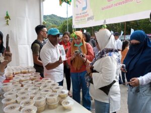 Pengaplikasian GVe-Money oleh pelaku wisata di Desa Ambengan, Kecamatan Sukasada, Kabupaten Buleleng. Sumber: Dokumentasi Nyoman Seri.