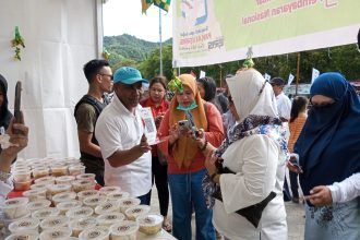 Pengaplikasian GVe-Money oleh pelaku wisata di Desa Ambengan, Kecamatan Sukasada, Kabupaten Buleleng. Sumber: Dokumentasi Nyoman Seri.
