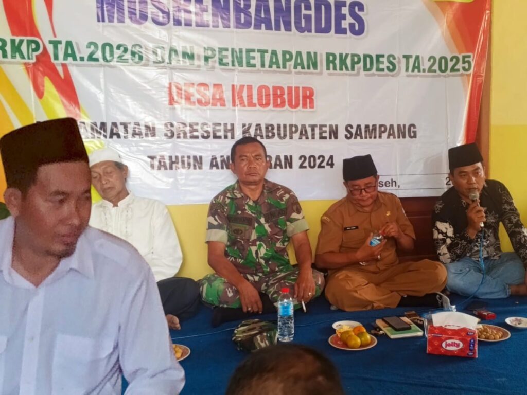 PJ Kades, Nurhasim baju batik saat memberikan sambutan. Sumber : mmcnews.id