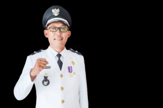 Kepala Desa Bojong Barat, Adik Sahroni. Sumber : strateginews.id