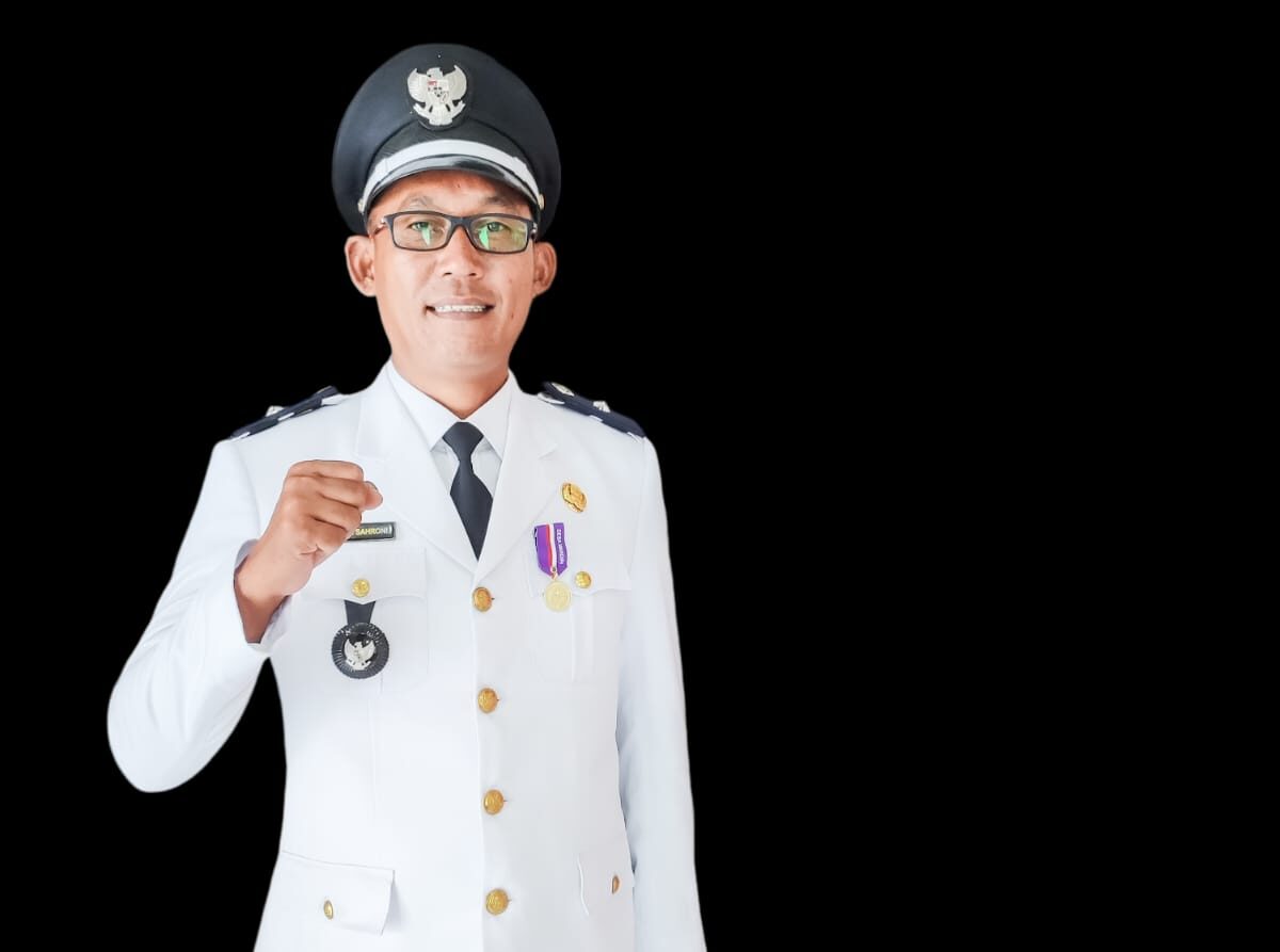 Kepala Desa Bojong Barat, Adik Sahroni. Sumber : strateginews.id