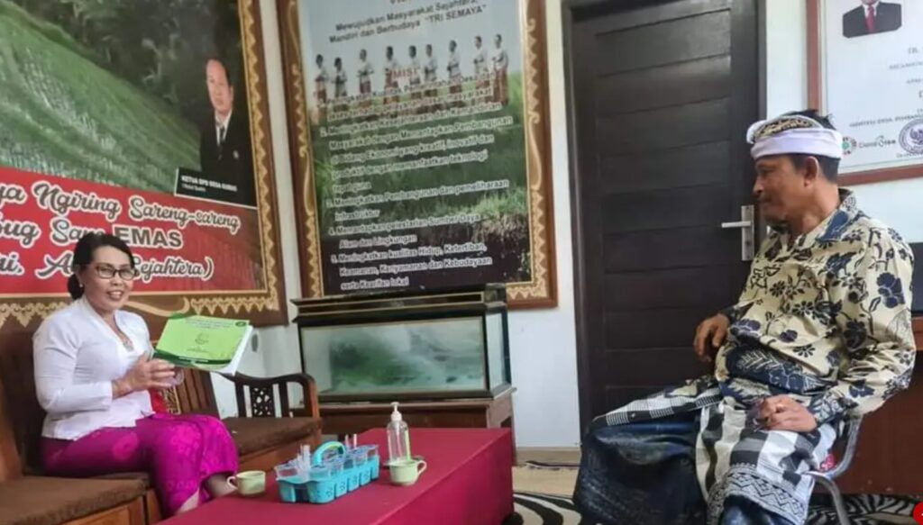 Kepala Dinas Pemberdayaan Masyarakat dan Desa (DPMD) Tabanan I GA Supartiwi, melakukan koordinasi persiapan lomba Desa Antikorupsi di Desa Gubug, Kecamatan Tabanan. Sumber foto : Istimewa