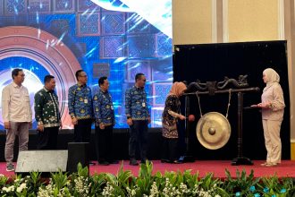 Kepala Badan Pengembangan Sumber Daya Manusia (BPSDM), Kemendesa PDT, Luthfiyah Nurlaela, saat membuka kegiatan “Sosialisasi Peningkatan Kapasitas Tenaga Pendamping Profesional Berbasis Learning Management System (LMS) di Jakarta. Sumber : Dokumentasi Kolomdesa