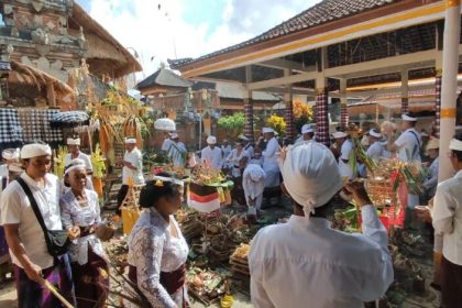 Prosesi upacara serangkaian Karya Mepadudusan Alit, Ngenteg Linggih, Ngresi Gana lan Mupuk Pedagingan di Desa Adat Silungan, Lodtuduh, Ubud, Gianyar. Sumber foto : WartaBali