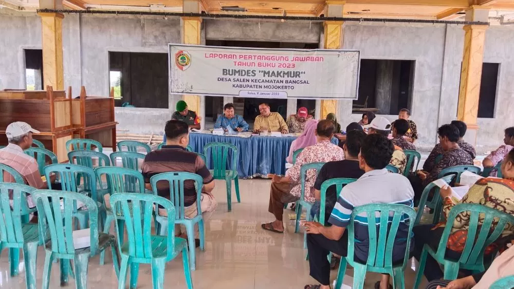 Pemerintah Desa Salen, Kecamatan Bangsal melangsungkan rapat pertanggung jawaban desa, bersama stakeholder terkait di kantor desa. Sumber : Pemdes Salen