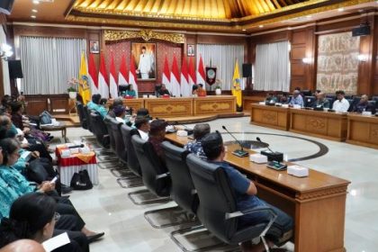 Pj Gubernur Bali SM. Mahendra Jaya Apresiasi TP PKK Provinsi Bali jadikan Desa Temesi destinasi wisata. Sumber foto : WartaBali