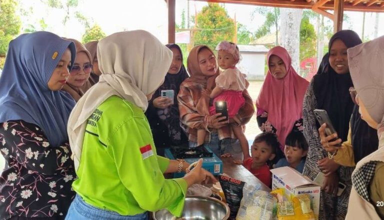 Proses pelatihan pembuatan produk baru. Sumber: rri.co.id