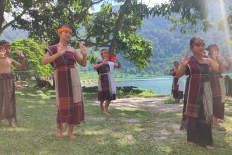 Desa Wisata Meat menyajikan perpaduan budaya Batak Toba, sejarah, dan keindahan alam Danau Toba. Sumber: Dok. Jadesta Kemenparekraf