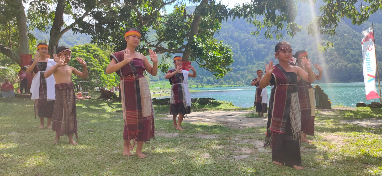 Desa Wisata Meat menyajikan perpaduan budaya Batak Toba, sejarah, dan keindahan alam Danau Toba. Sumber: Dok. Jadesta Kemenparekraf