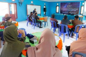 Diskominfostaper Kabupaten Paser saat melakukan pembinaan dan pelatihan jurnalistik bagi pengurus Komunitas Informasi Masyarakat (KIM).