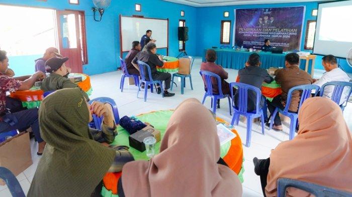 Diskominfostaper Kabupaten Paser saat melakukan pembinaan dan pelatihan jurnalistik bagi pengurus Komunitas Informasi Masyarakat (KIM).