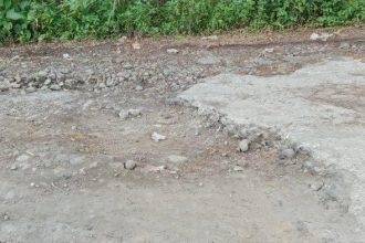 Kerusakan Jalan di Kawasan Batu Tagepe, Desa Batu Merah. Sumber : TribunAmbon.com