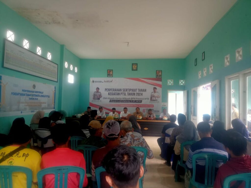 Pada Penyerahan sertifikat BPN di Desa Sukamulia. Sumber Foto: istockphoto