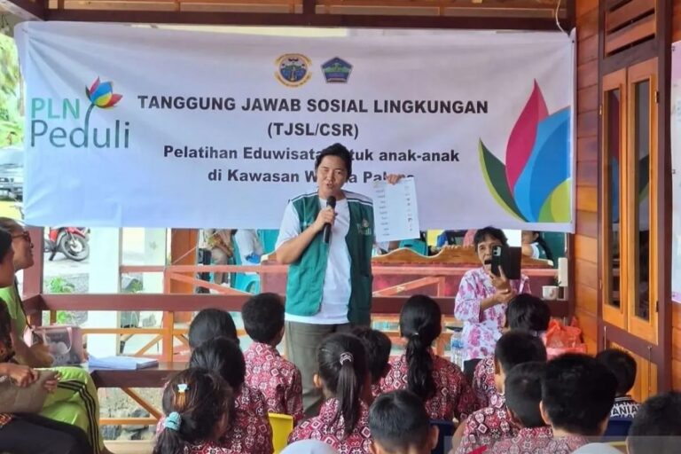 Kegiatan pelatihan pengembangan eduwisata di Desa Palaes. Sumber: Antara.com