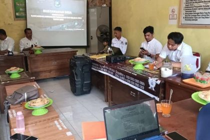 Kegiatan Musyawarah Desa (Musdes) di Kantor Desa Bajiminasa. Sumber: Fajar.co.id