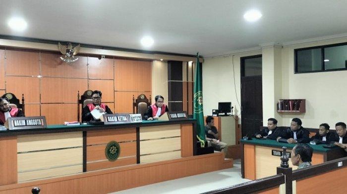 Sidang putusan banding JPU terhadap putusan Kades Sugih Waras. Sumber: Tribunnews.com
