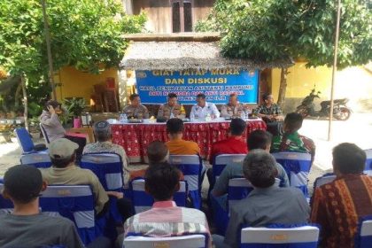 Kegiatan asistensi Kampung Antinarkoba di Desa Kerinjing. Sumber: tribunsumsel.com