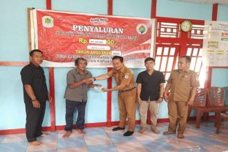Penyerahan BLT DD triwulan 4 November 2024 di Desa Mensiau, Kecamatan Batang Lupar, Kabupaten Kapuas Hulu, Provinsi Kalimantan Barat.