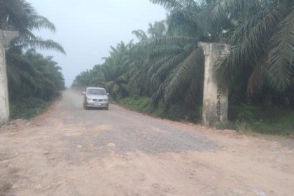 Kondisi jalan penghubung Desa Waeputeh dan Salupangkang IV setelah diperbaiki. Sumber: Tribun-sulbar.com