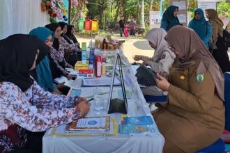 Para peserta saat mengikuti lomba Posyandu tingkat Kabupaten Balangan di Desa Balida.