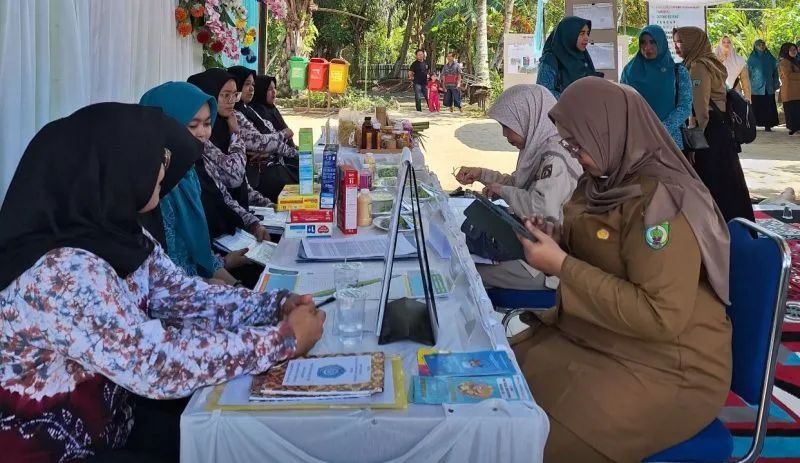 Para peserta saat mengikuti lomba Posyandu tingkat Kabupaten Balangan di Desa Balida.