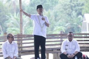 Mendes Yandri saat melakukan kunjungan kerja ke Kabupaten Lebak. Sumber foto : Kemendes PDT