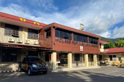 Kantor Polres Kepulauan Sangihe tempat gelar perkara dugaan korupsi Kades Binebas. Sumber: JawaPos.com